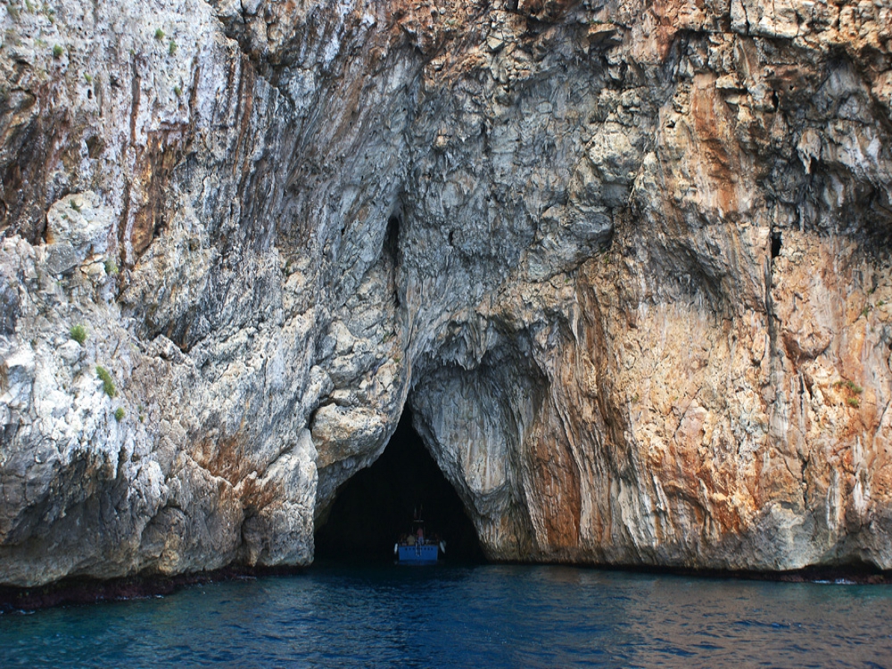 Grotte marine in barca a Castro da Litorale Adriatico p.m.